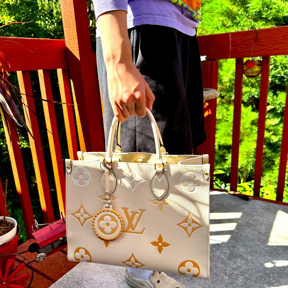 LOUIS VUITTON “ON THE GO” MM LIMITED EDITION. 🔥🔥🔥 - Picture 4 of 15